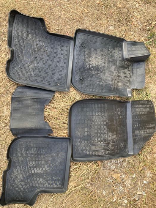 Продам автополики на Рено Сандеро