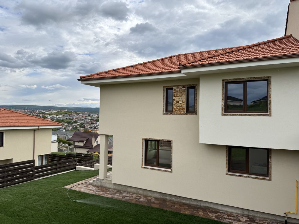 Duplex de vanzare Dezmir (case cuplate)!
