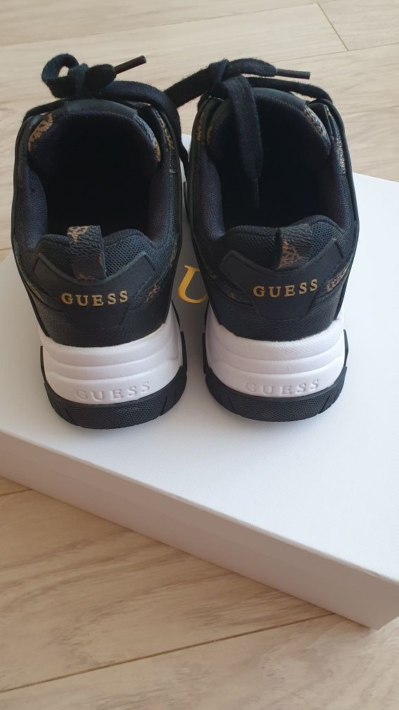 Guess обувки н.36, нови.