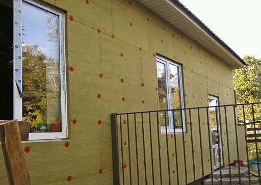 Probleme cu acoperisul? Doriti un montaj acoperis nou? Reparatii tigla