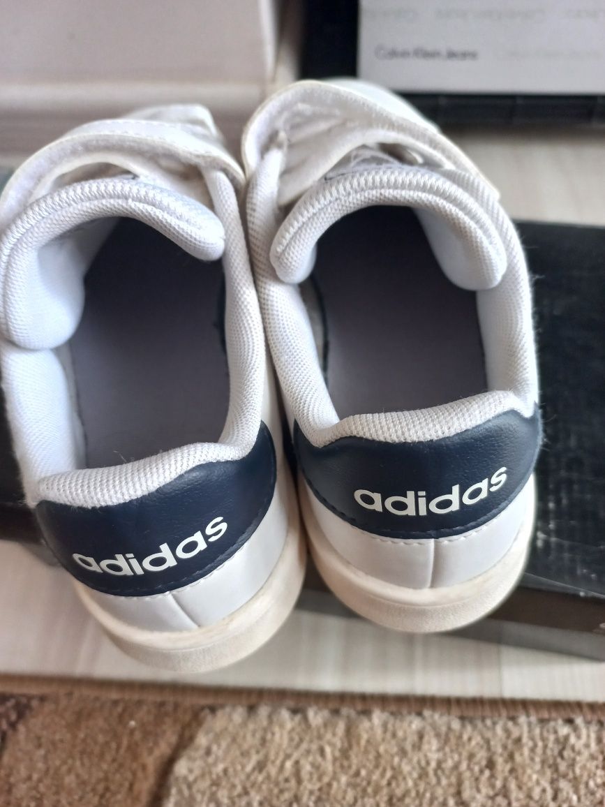 Маратонки adidas 34 eur