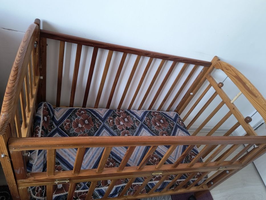 Манеж с матрацем