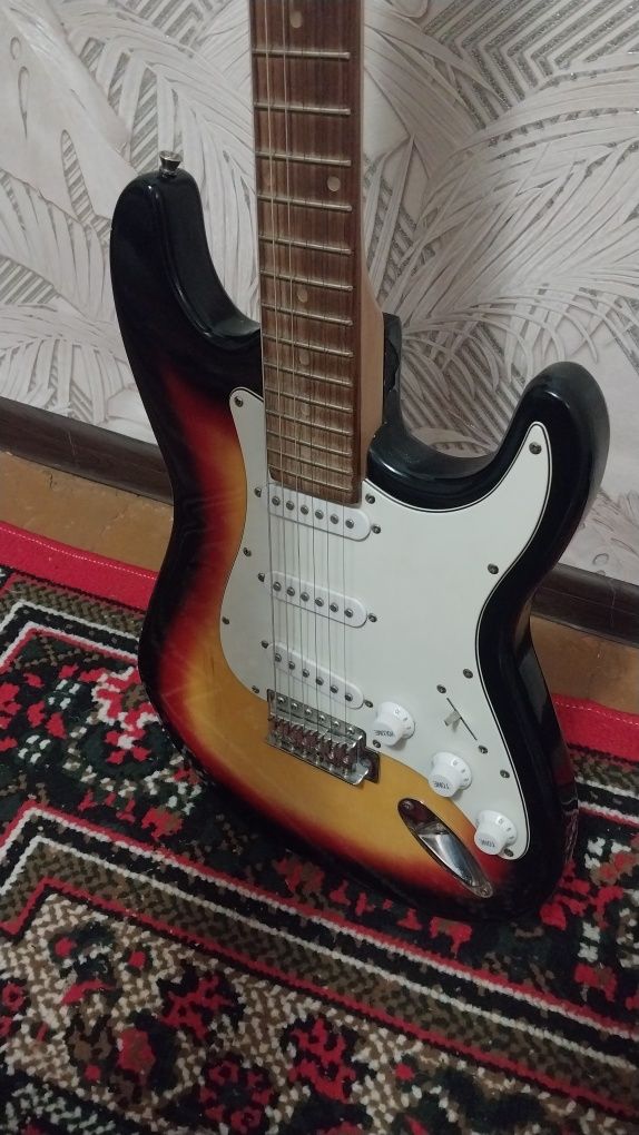 Elektr gitara sotaman. Продаю электронную гитару