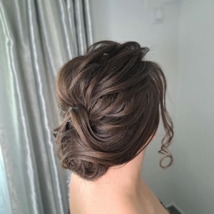 Ofer servicii de coafor si  make up