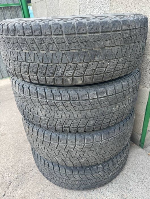 Продам комплект зимней резины R16.