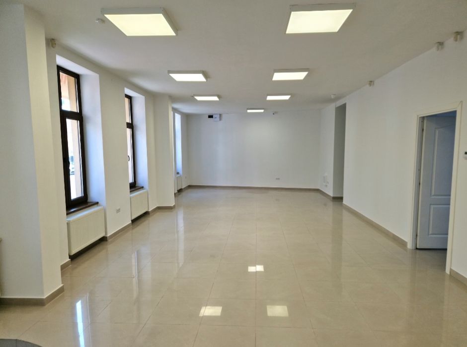 Inchiriez spatiu comercial