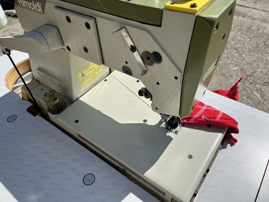 Masina de cusut uberdeck cu acuperire