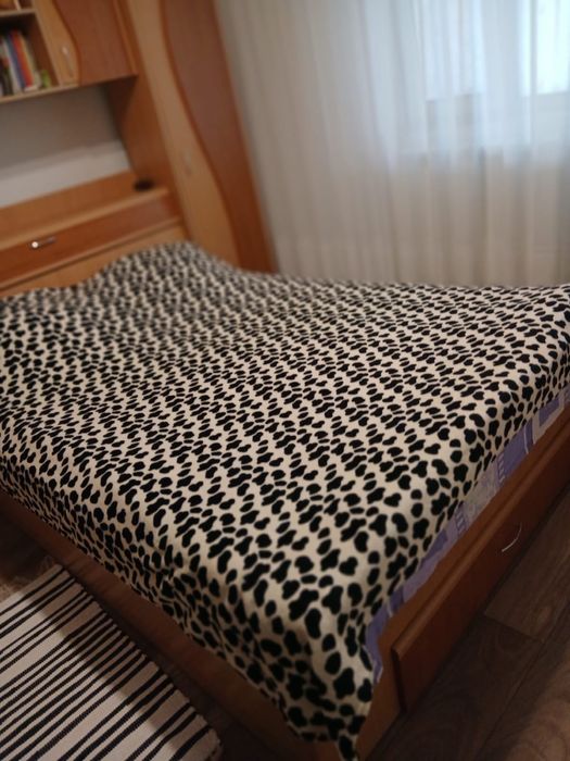 Vând pat dormitor si sifoniere