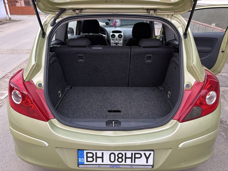 Opel Corsa 1.2 Automat, benzina – 2007, în stare bună