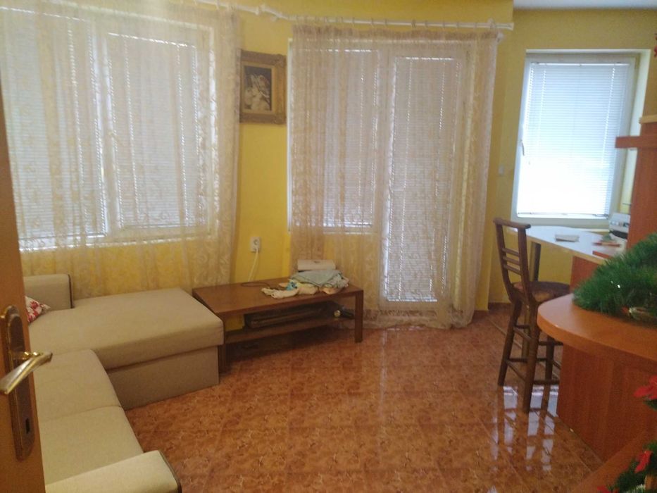 гарсониера близо до Billa