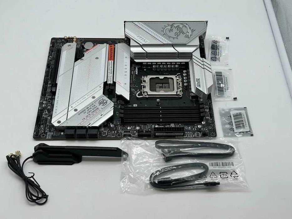 Placă de bază MSI MPG Z790 EDGE WIFI DDR5 LGA 1700 - impecabilă
