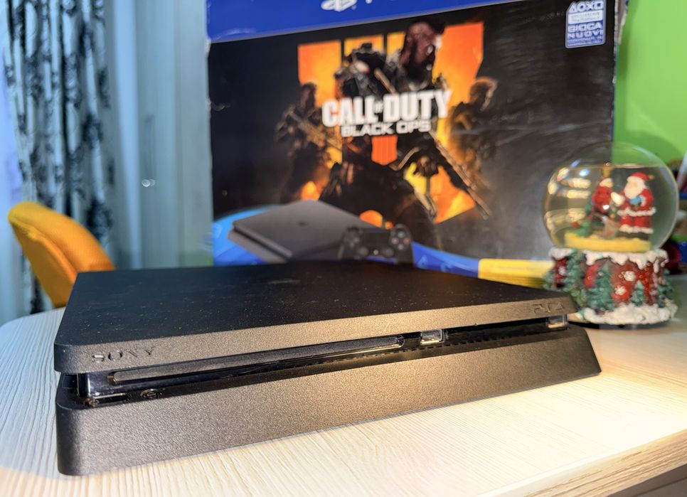 Vând PS 4 ediția cu ,,Call of duty black ops IV”,joc si manetă incluse
