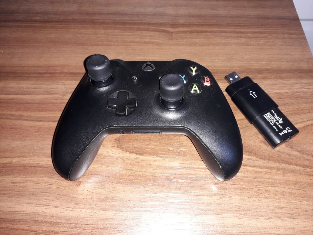 Maneta controller gamepad Xbox One S Series X cu acumulatori și incarc