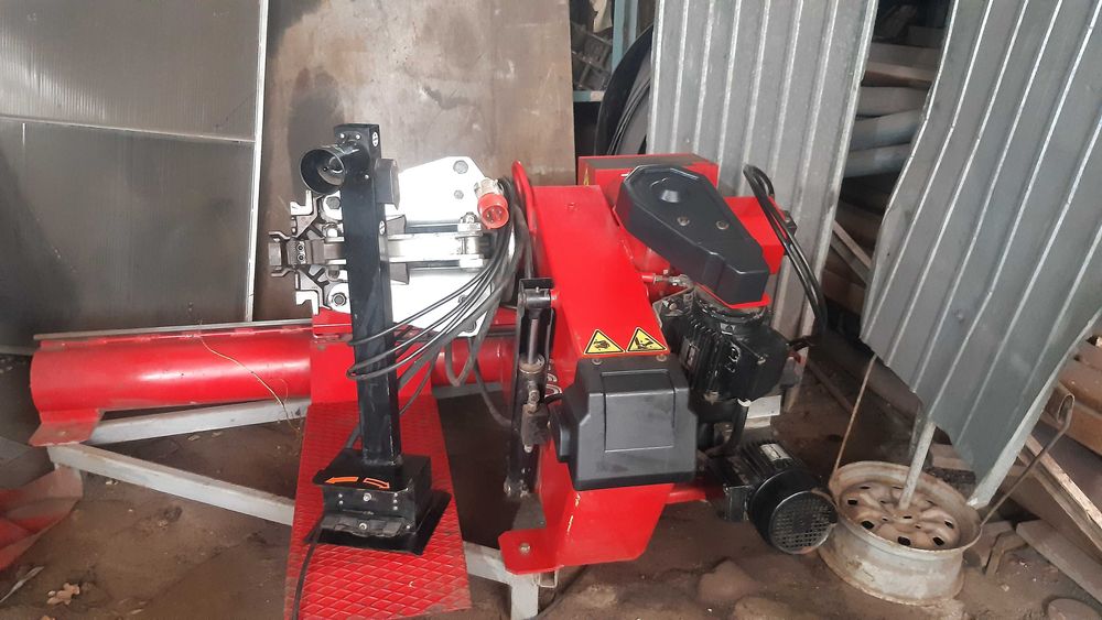 Masina dejantat anvelope camioane Teco 54 aproape noua