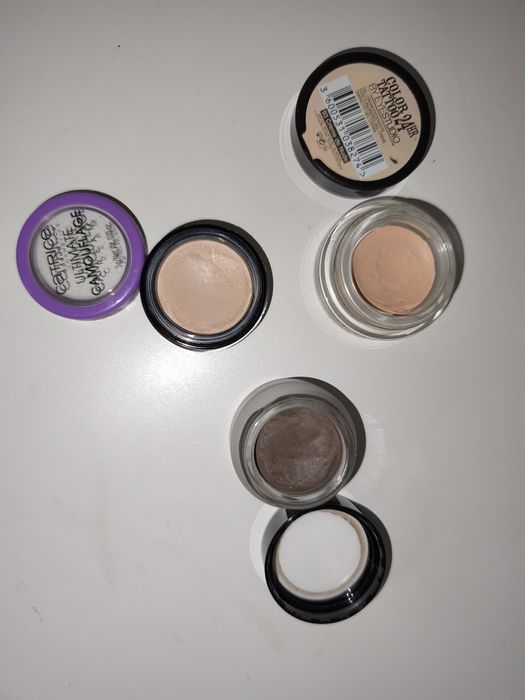 Фондьоте Huda beauty