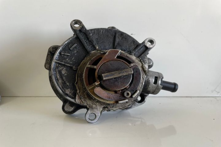 Pompa vacuum  06E145100C Audi A6 4F/C6
