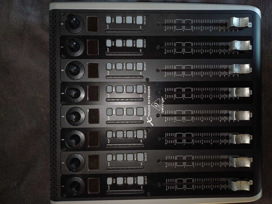 Controler DAW X Touch one si X-Touch Extender