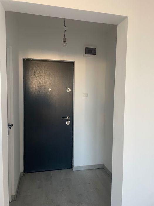 Garsonieră nemobilată, nou renovată, de închiriat