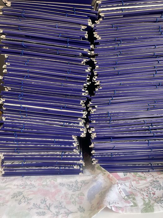 Peste 100 notebookuri si peste 100 gume de sters 2 in 1