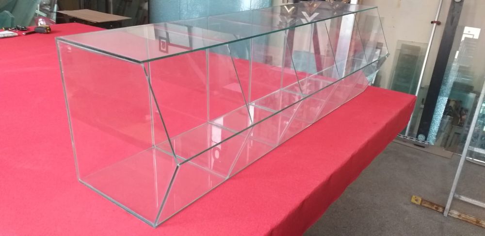 Geamgerie geamuri diverse taiate la dimensiuni ,executam acvarii