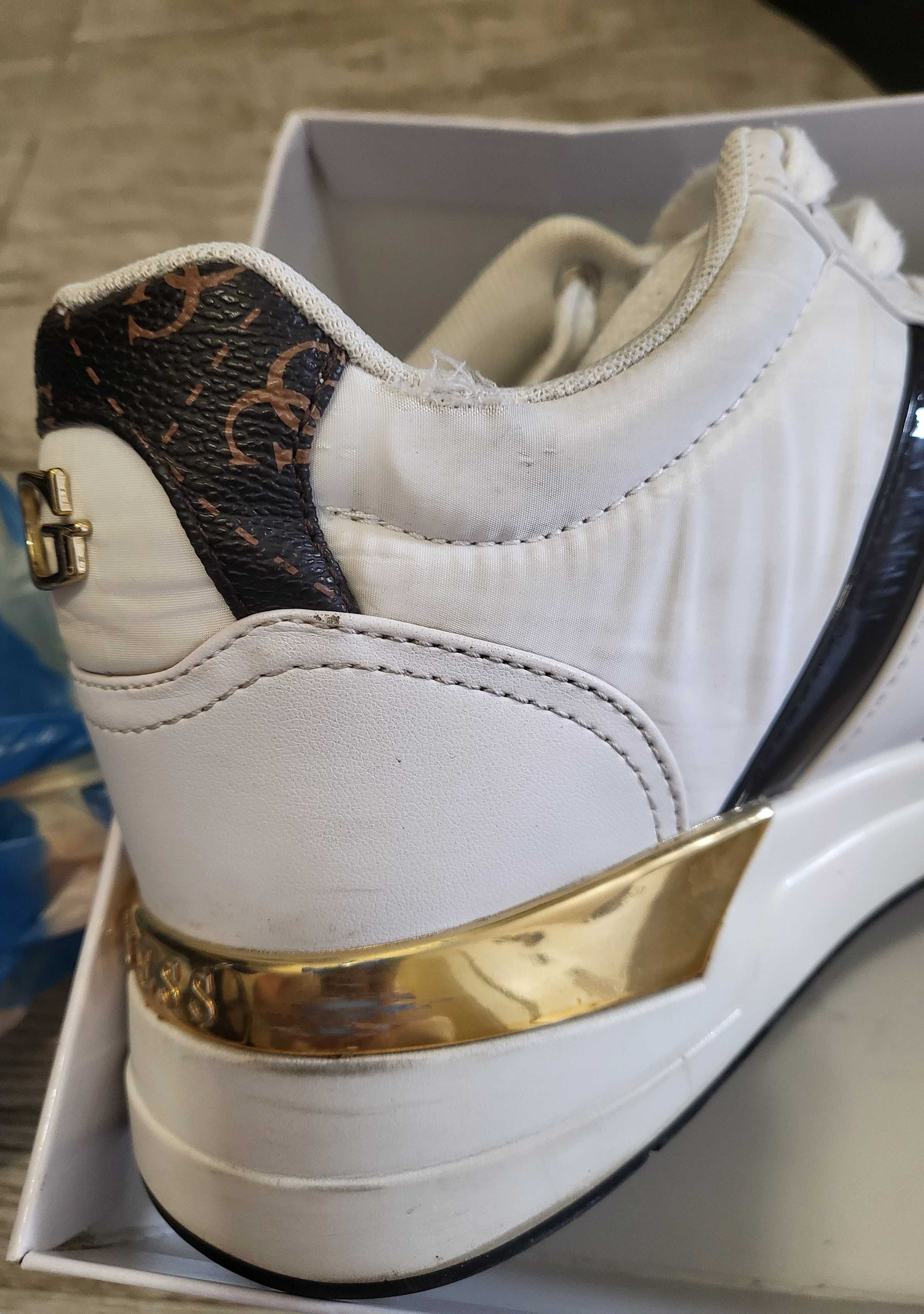 GUESS Сникърси/ спортни обувки