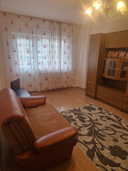 Inchiriez apartament