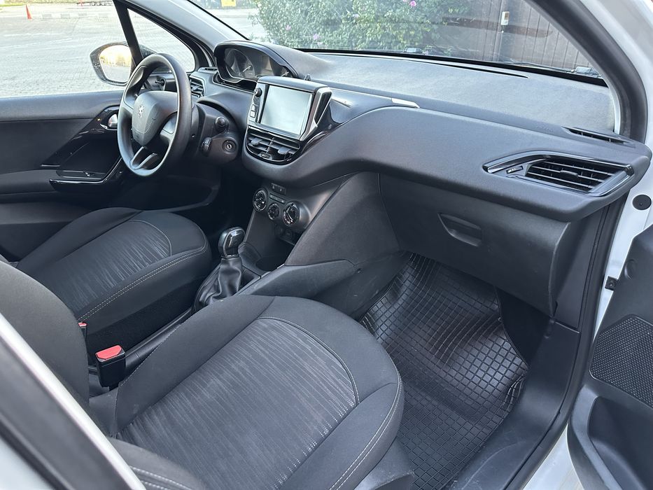 Peugeot 208 2016