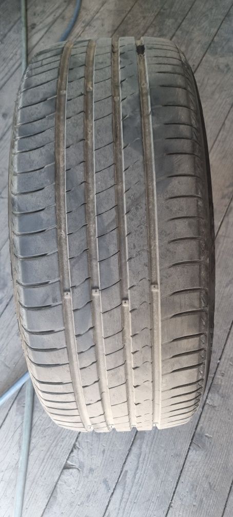 Khumo 215 45 16 vara