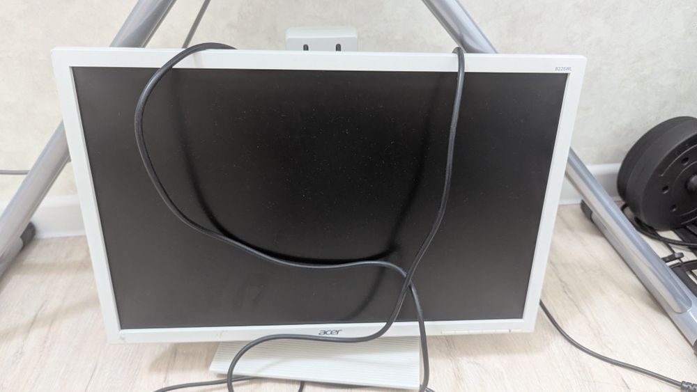 Монитор 60 герц, 16 на 10