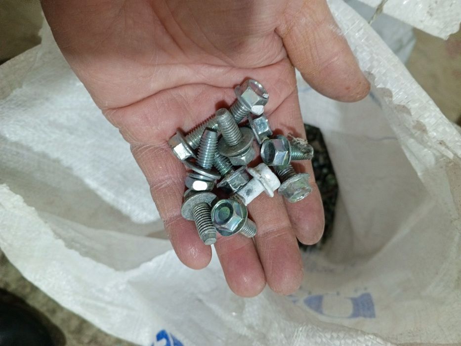 Болт гайка сотилади