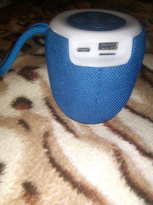 Vând boxa portabila, aproape noua