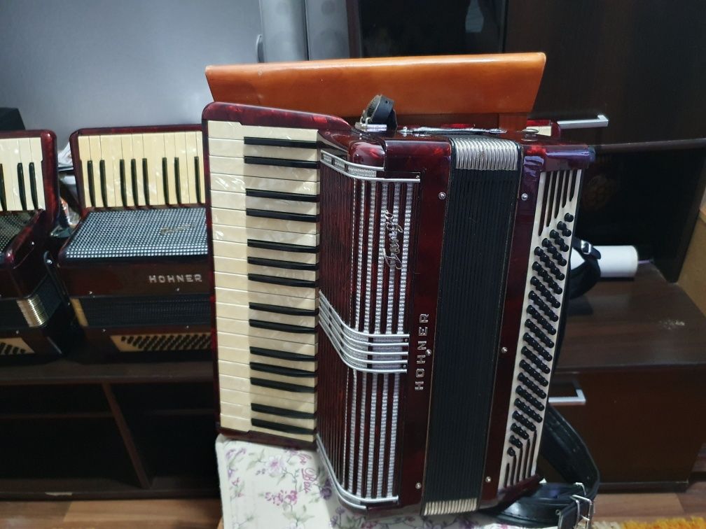 Vând Acordeon hohner  Verdi  în Vargea  80 de basi Acordat8.80