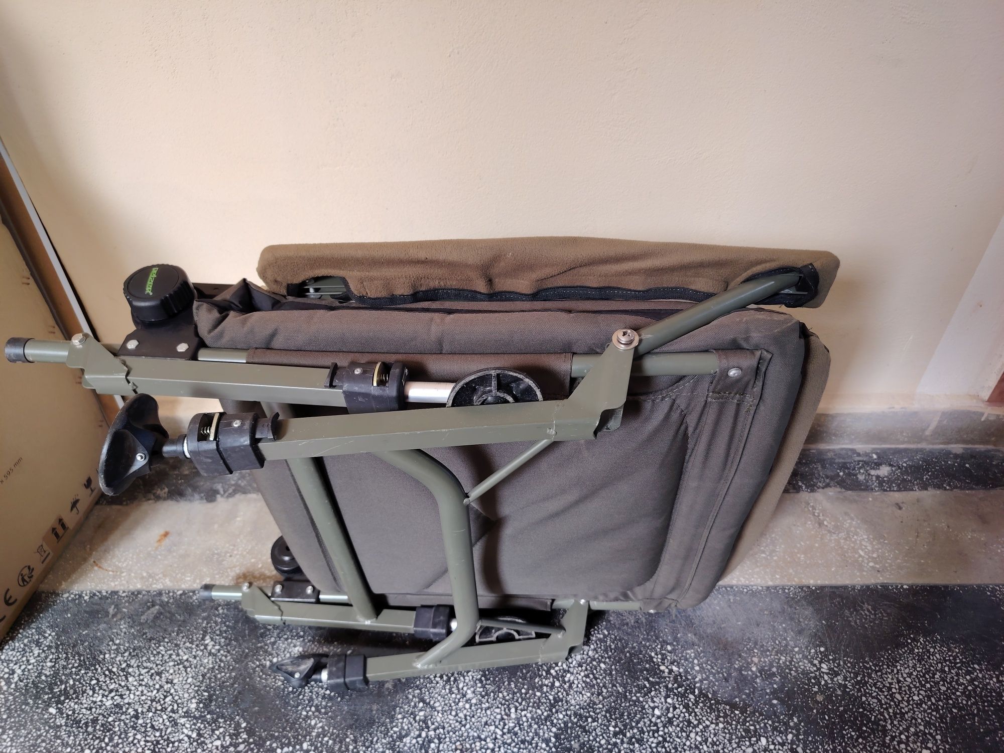 Vând accesorii pescuit, camping