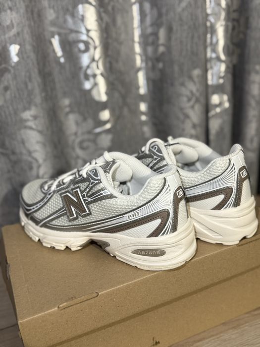 New Balance 740