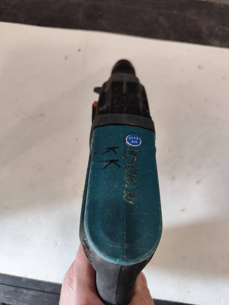 Акумулаторен перфоратор къртач Макита Makita DHR202 + 3Ah