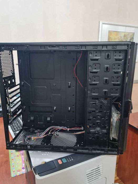 Продам 3 корпуса для компьютера, цена за всё