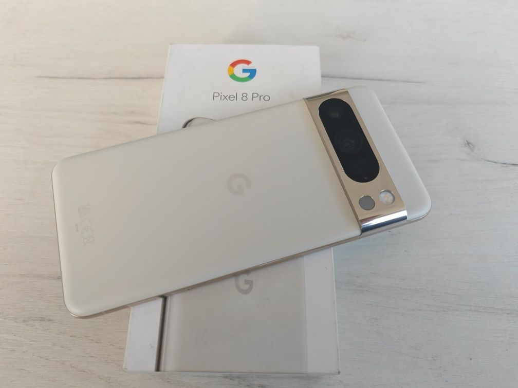 Бартер/ Отличен/Google Pixel 8 Pro 12 GB RAM 128 GB Porcelain