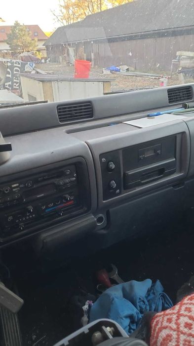 camioneta cu prelata