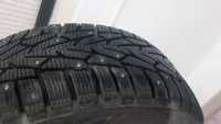 Продам зимние шипованные шины "NOKIAN TYRES" 215/55/17