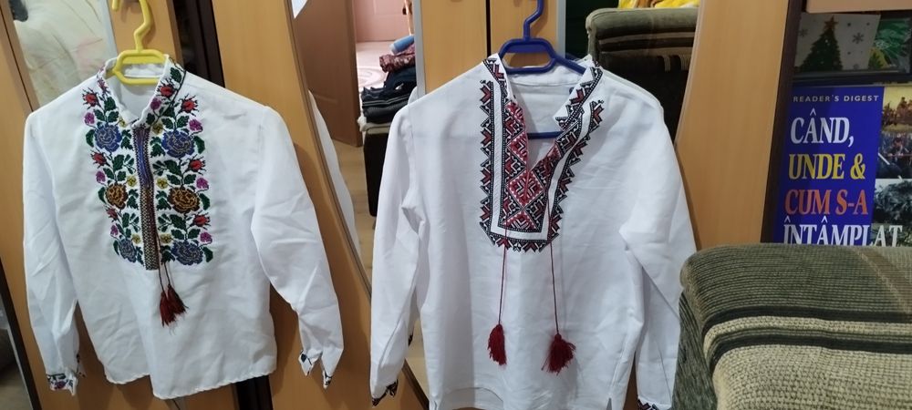 Vând  2 IE noua cusute manual băiețel pentru 7 și 10 ani