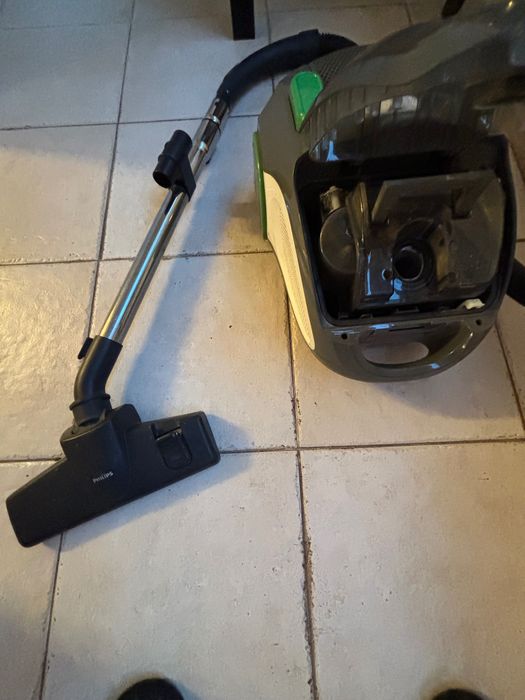 Aspirator Philips ciclon plastic ieftin