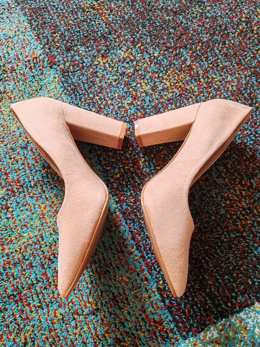 Pantofi bej cu toc gros masura 38