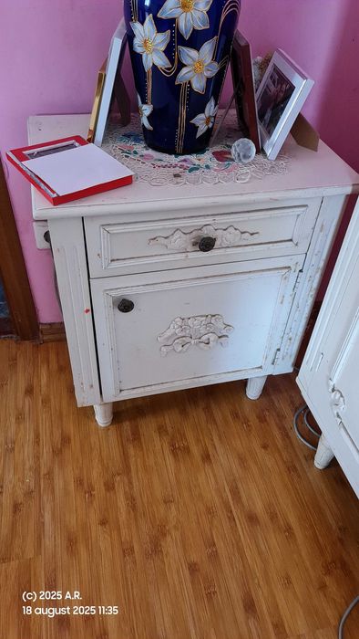 Set complet mobila alba dormitor, din lemn masiv, in stare foarte buna