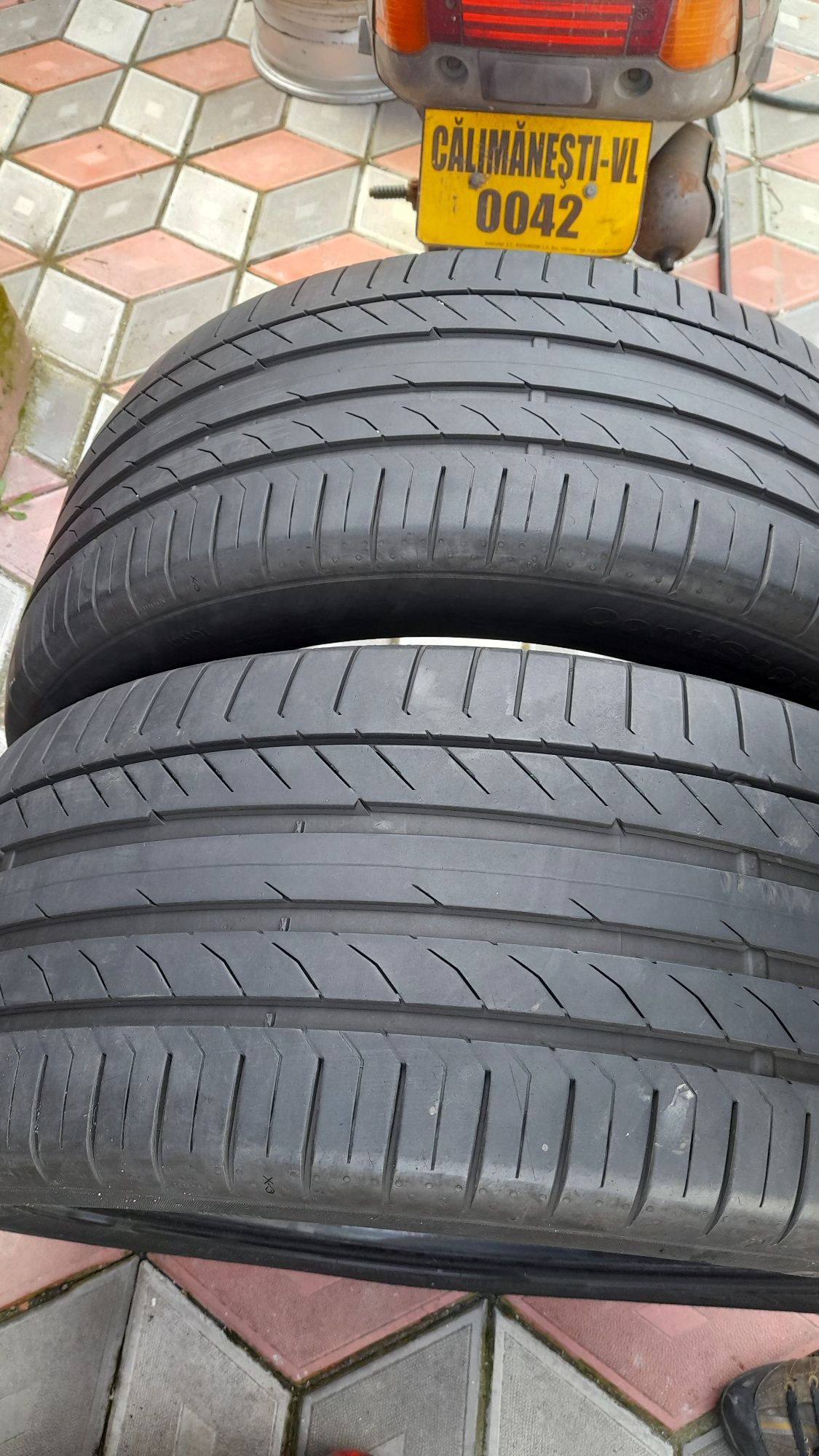 Vand 2 anvelope de vara 265 45 r20 CONTINENTAL foarte bune