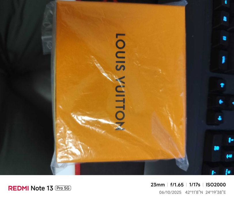 Чисто Ново Luis Vuilton портмоне