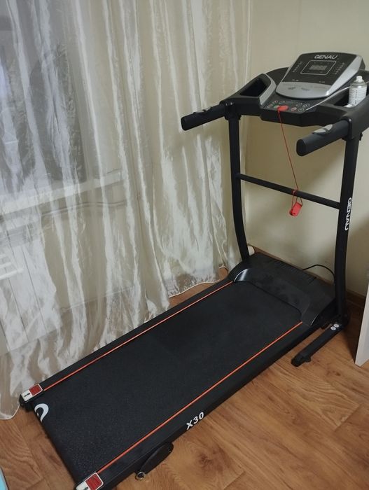 Продам беговую дорожку genau