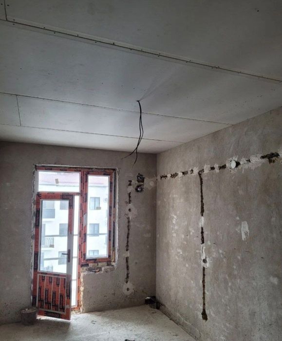 Продаётся 4 комнатная квартира на 8 этаже  в 8 этажном элитном  домес