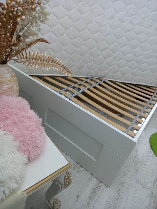 Pat dormitor cu somiera si saltea 140×200