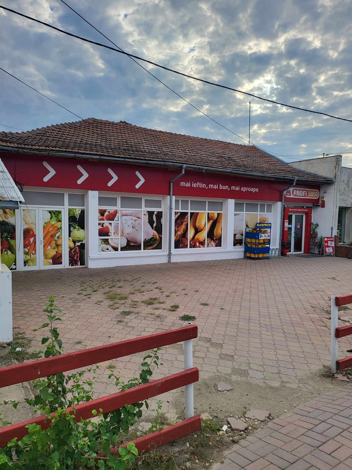 Vând spațiu comercial