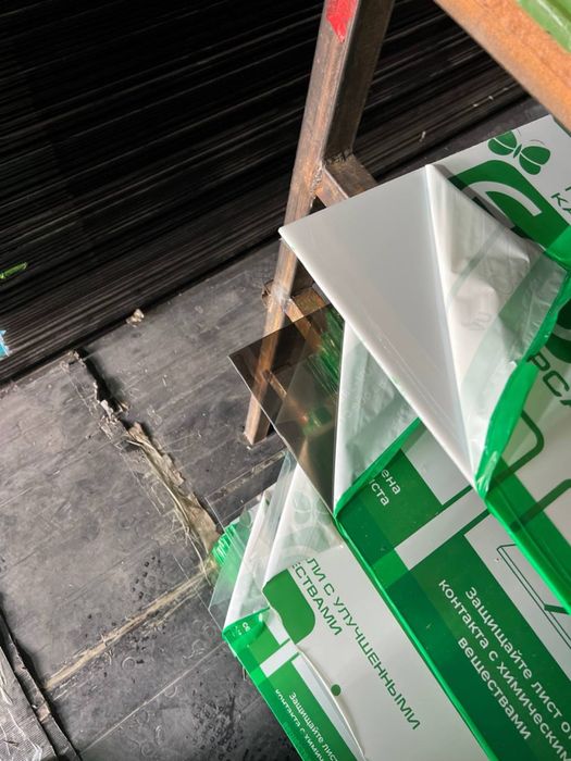 Моналитний Сотовий поликарбонат оптом склад